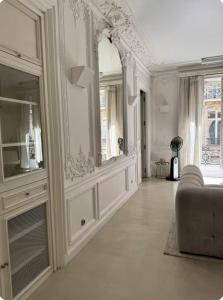 Appartement de 220 m2 à 50 m des Champs-elysees