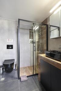 Villa Cicada Chania, steps from the beach, Car included