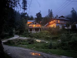 Oreos cafe and stay shangarh