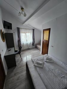 CAMERE de ÎNCHIRIAT DARIA