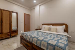 White House 3 BHK Villa With panoramic Hill Views, Glass Room, Outdoor Pool & Dam nearby