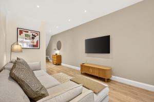 Modern 2 Bedroom Apartments - City Centre Location, Free WiFi, Free Parking, Spacious Accommodation, Comfort and Style, Freshly Rennovated