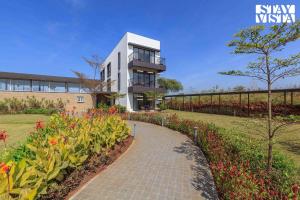 StayVista at La Mer - Pool, Lawn & BBQ