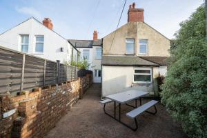 LongStay Whitchurch Rd 4BR House with Parking and fast Wifi