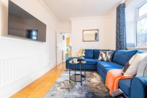 LongStay Whitchurch Rd 4BR House with Parking and fast Wifi