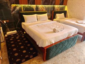 Estuary Dreamz BOATEL