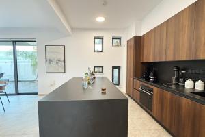 Sunrise Pearl - 2 min walk to Sirena Bay