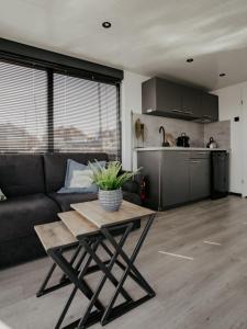 Houseboat Plus Uitgeest