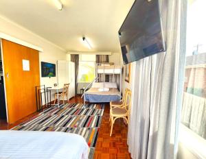 Large quad guest room 6 with well-equipped kitchen