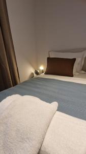 Modern 2BDR Apartment - Business Zone - Free Garage Parking