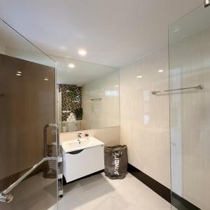 Elegant Modern White Suite