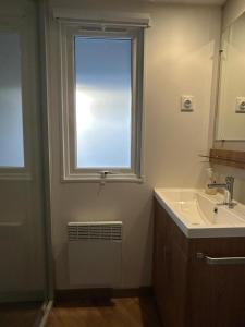 Chalet Aventura 1-6 pers- 3 slaapk- 2 badk- Berging- Inchecken al vanaf 13 uur - incl gebruik koffie en thee