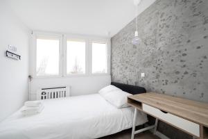 Dąbrowskiego Modern Apartment by BookingHost