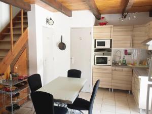 Pavillon au bord de la mer