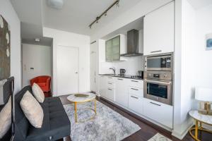Lake view Studio Condo High Floor Downtown Toronto