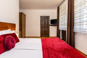 Vacation Home in Starosel Pool & Spa