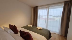 Modern 2BDR Apartment - Business Zone - Free Garage Parking