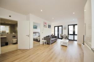 Modern Comfort 1 Bed Apartment Broadoaks, Sulihull