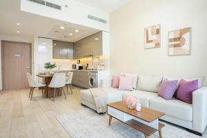 Airstay - Bright Top-Floor 1BR - Azizi Riviera 8 - Monthly Offer Available!