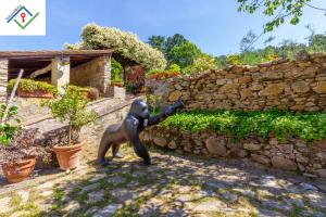 Il Palazzaccio con Piscina a Lucca by TuscanyWeGo
