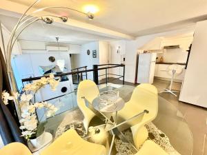GRAND DUPLEX - Chic & Confort - VIEUX-PORT 2min à pied - CLIMATISATION - WIFI Gratuit