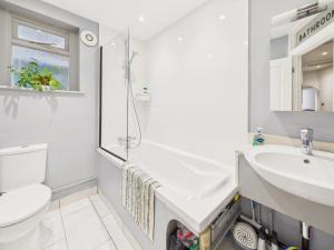 Chic Victorian Flat In Battersea Clapham Old Town