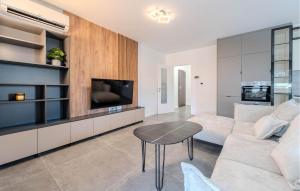 Lovely Apartment In Zadar