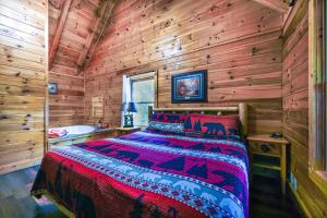 Mountain Cabin with Hot Tub, Pool Table & Fire Pit
