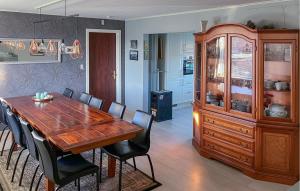 3 Bedroom Cozy Home In Bøvlingbjerg