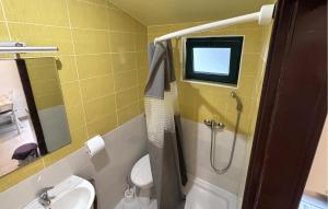 Beautiful Apartment In Drvenik With Wifi