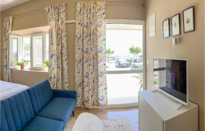 Beautiful Apartment In Podgora