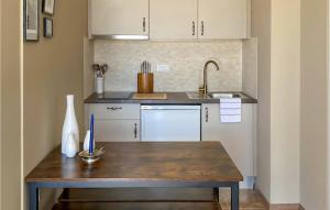 Beautiful Apartment In Podgora