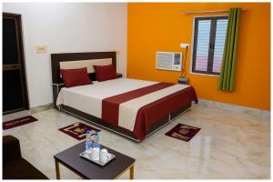 Ayodhya Railway Jucation Road Hotel Rathore P Guest House Near Shree Ramjanmbhumi Temple 1400m - Free Wi-fi and Parking Facilities - Fully Air conditioning Comfortable Room - Affordable Hotels at Prime Location