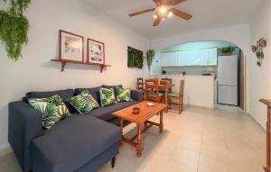 Three Bedroom Cozy Apartment In Torrevieja