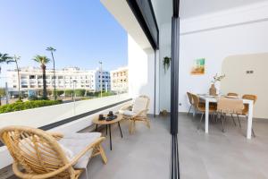 Cozy 2 BR Medina Central - Cathedral View