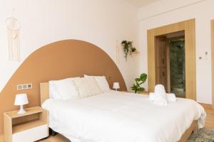 Cozy 2 BR Medina Central - Cathedral View