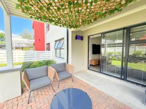 Modern Comfort in a Lifestyle Estate Retreat