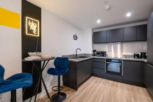 Premium 2BR Apartment - City Centre - Long Stays