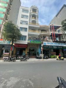 Six Brothers Boutique Hotel