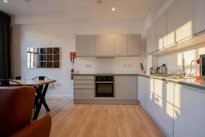 Stunning 1 Bed Flat 5min walk to Victoria Station