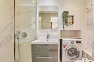 Apartment Le Marais Place des Vosges by Studio prestige