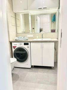 Modern New Studio - Terrace, Full Kitchen in Vienna Center