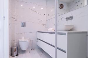 Aires Ornelas Gem, City Escape with Private Parking