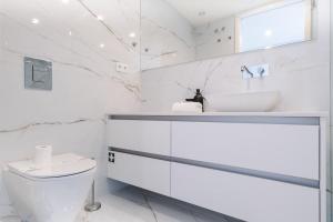 Aires Ornelas Gem, City Escape with Private Parking