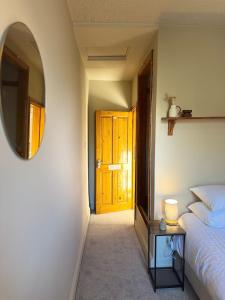 Central Carlisle Modern 4BD w Wi-Fi, Washer, & SmartTVs, close to M6