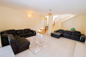 Stixx By The Mountain