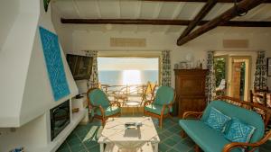 Futura anima sarda, villa sul tramonto con piscina privata