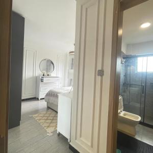 Executive two bedroom apartment in staroot apartment by justin