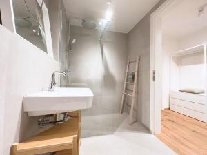 REAL Living by REFA - Modern Haven 1311