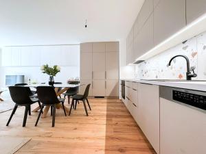 REAL Living by REFA - Modern Haven 1311